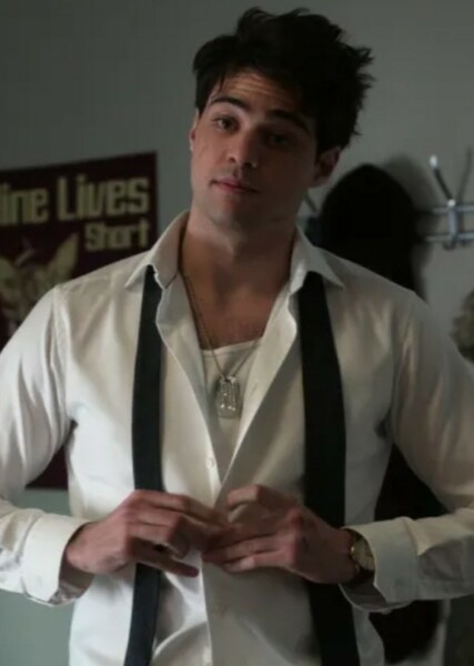 Noah Centineo photo