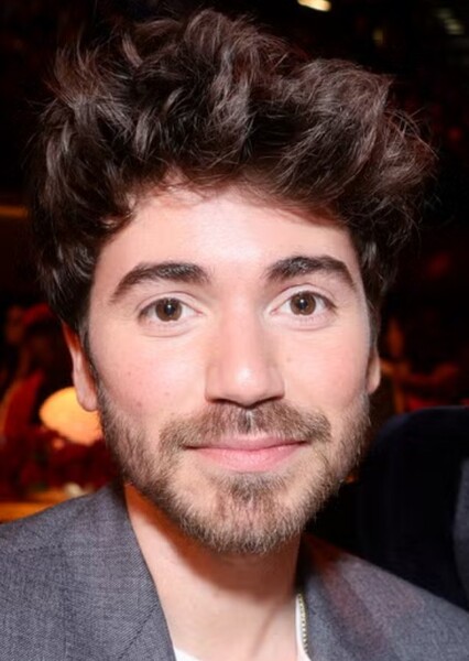Noah Galvin photo