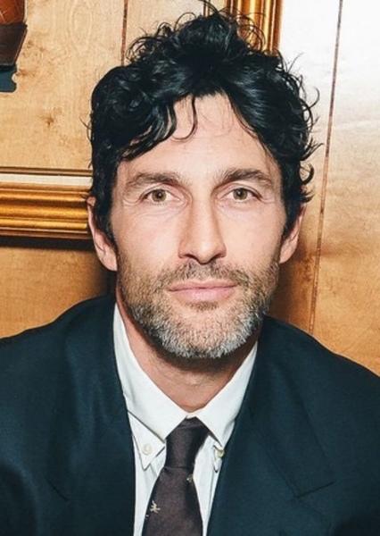 Noah Mills photo