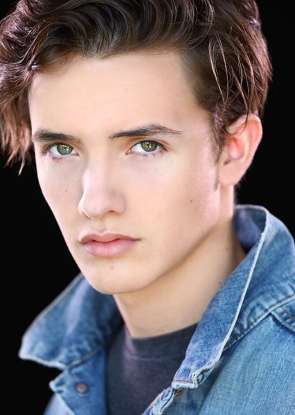 Noah Urrea photo