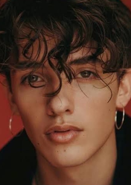 Noah Urrea photo