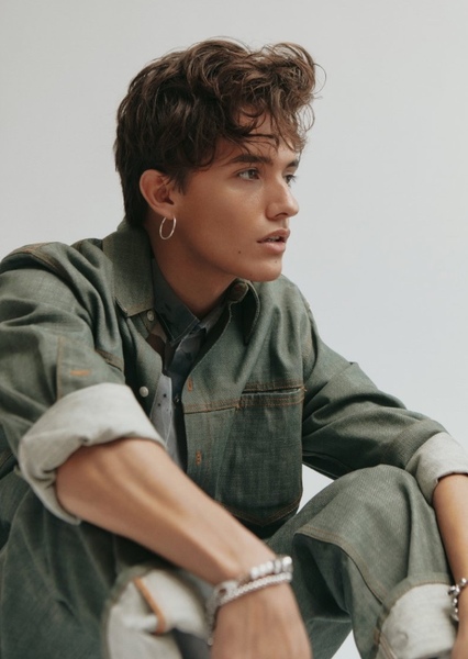 Noah Urrea photo