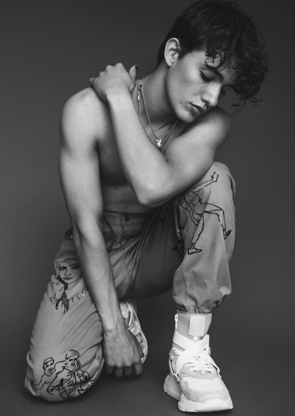 Noah Urrea photo