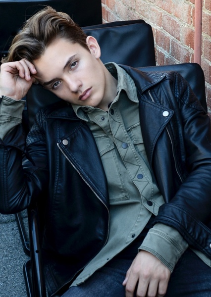 Noah Urrea photo