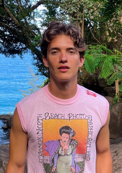 Noah Urrea photo