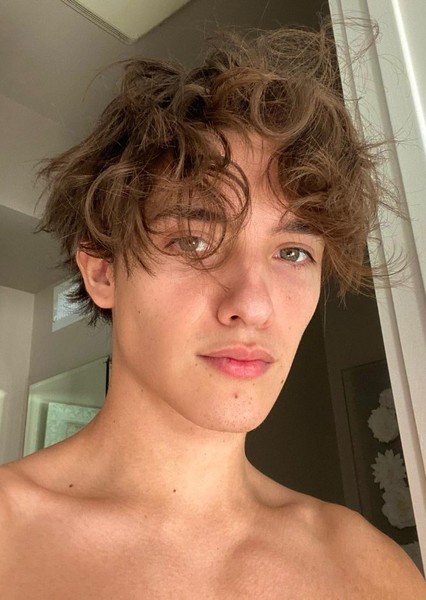 Noah Urrea photo