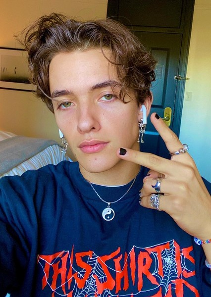 Noah Urrea photo