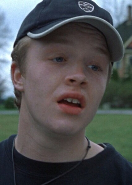 Noel Fisher photo