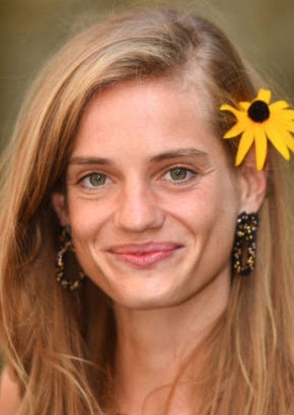 Noémie Schmidt photo
