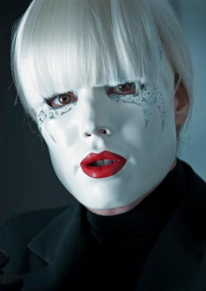 Noomi Rapace photo