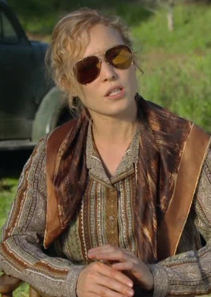 Noomi Rapace photo