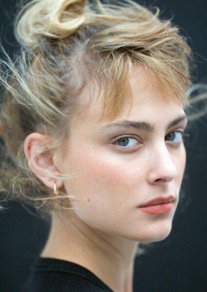 Nora Arnezeder photo