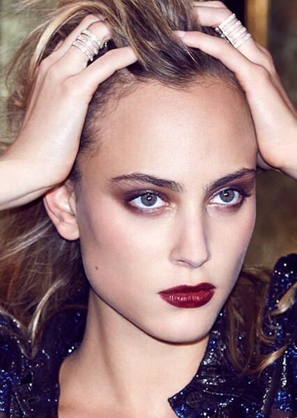 Nora Arnezeder photo