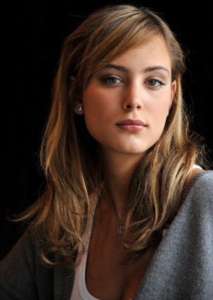 Nora Arnezeder photo
