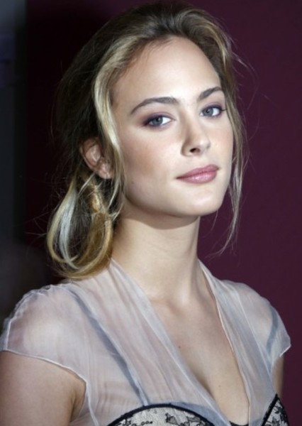Nora Arnezeder photo