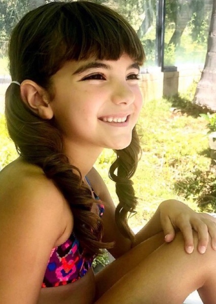 Nora Harriet photo