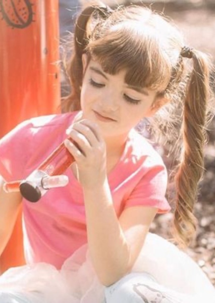 Nora Harriet photo