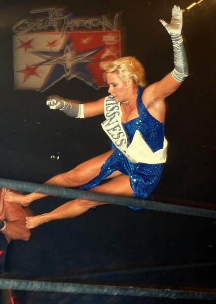 Nora Kristina Greenwald (Molly Holly)
