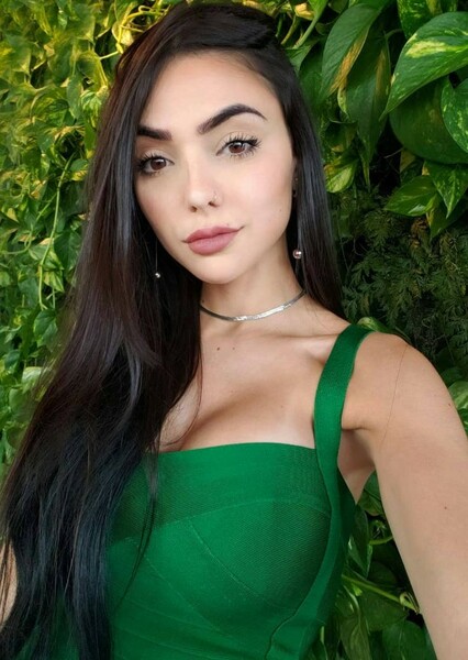 Nyvi Estephan photo