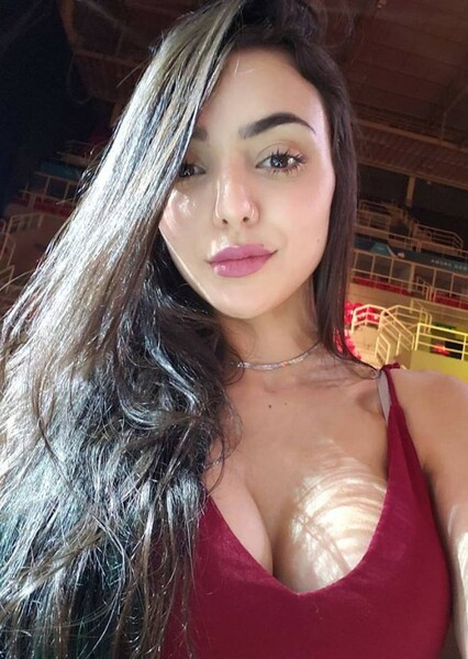 Nyvi Estephan photo