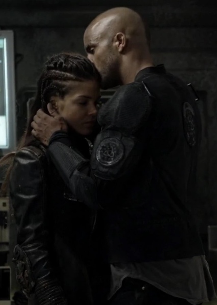 Octavia & Lincoln (The 100) photo