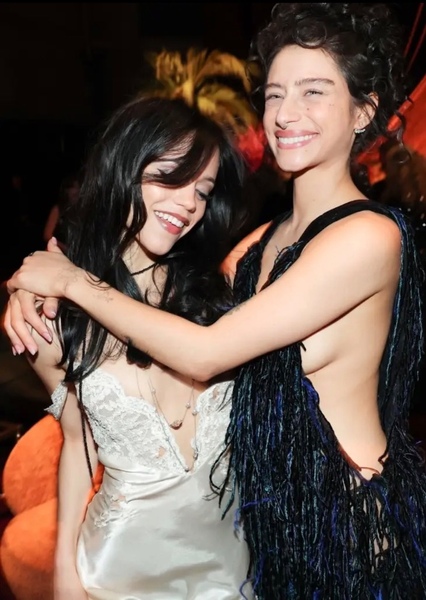 Odessa A’zion and Jenna Ortega photo