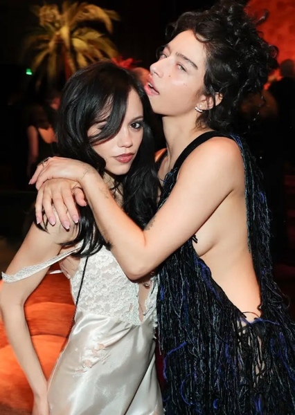 Odessa A’zion and Jenna Ortega photo