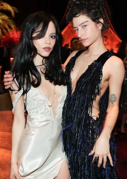 Odessa A’zion and Jenna Ortega photo