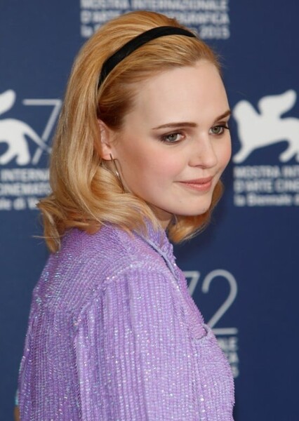 Odessa Young photo