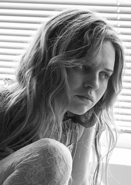 Odessa Young photo