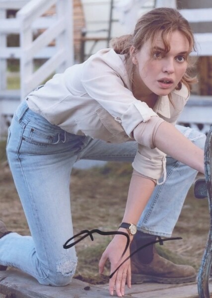 Odessa Young photo