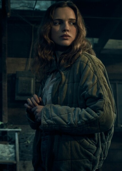 Odessa Young photo