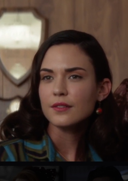 Odette Annable photo