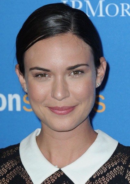 Odette Annable photo