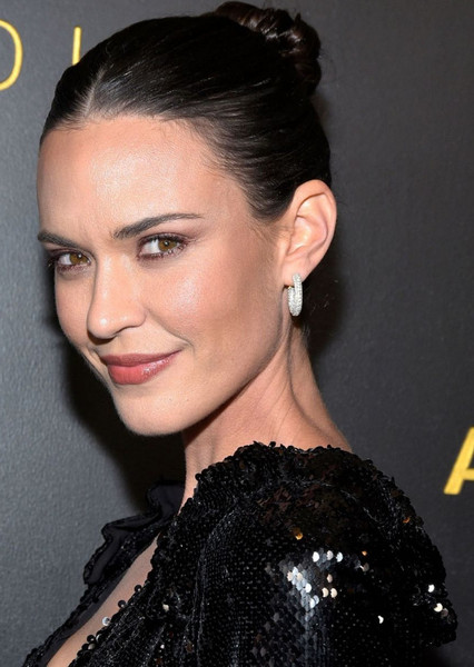 Odette Annable photo