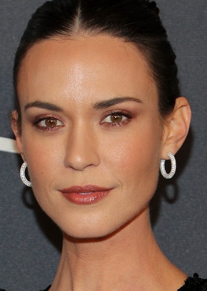 Odette Annable photo