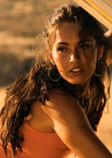 Odette Annable photo