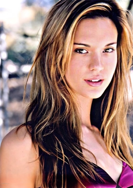 Odette Annable photo