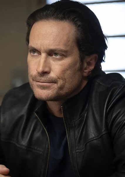 Oliver Hudson photo