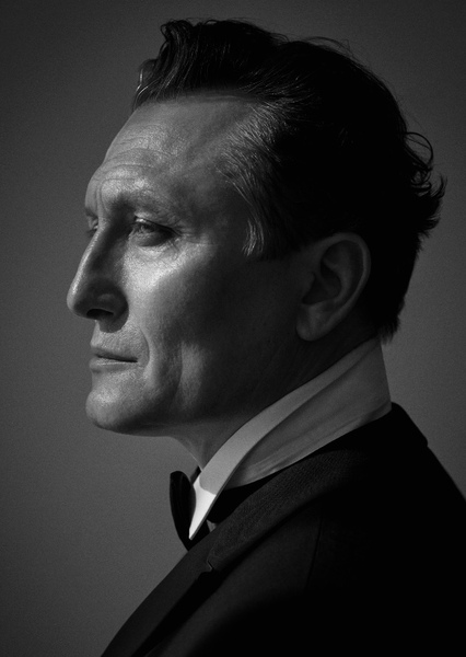 Oliver Masucci photo
