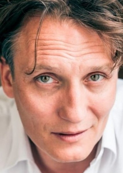 Oliver Masucci photo