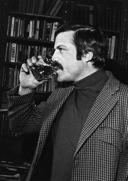 Oliver Reed photo