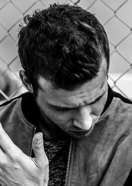 Oliver Stark photo
