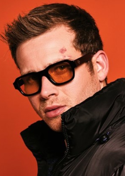 Oliver Stark photo