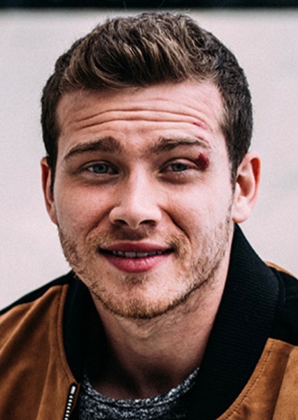 Oliver Stark photo