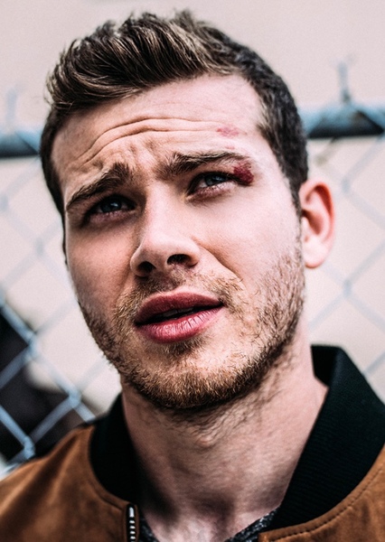 Oliver Stark photo