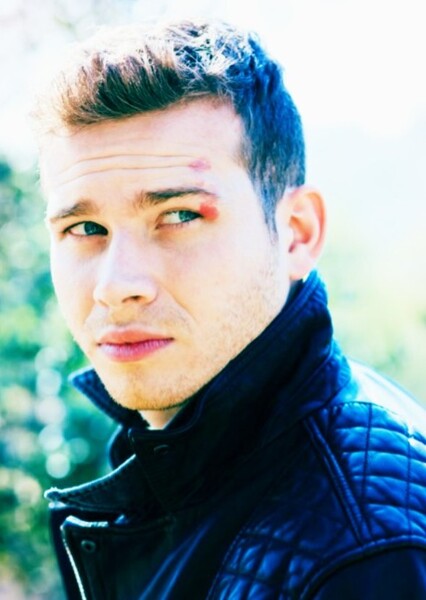 Oliver Stark photo