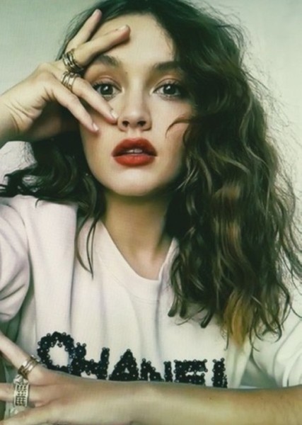 Olivia Cooke photo