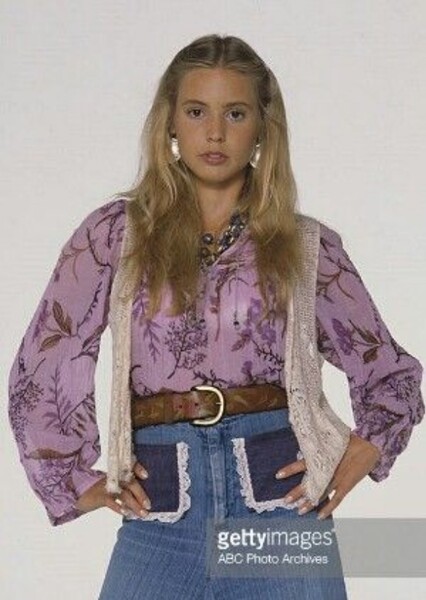 Olivia D'Abo photo
