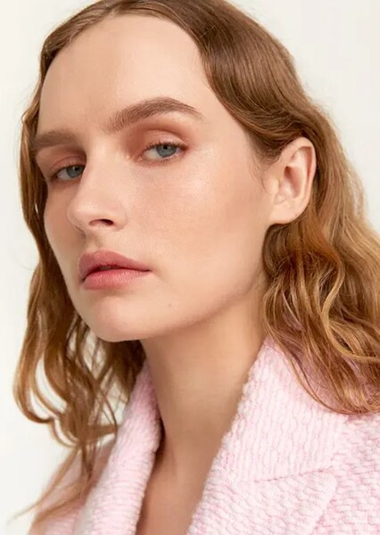 Olivia DeJonge photo